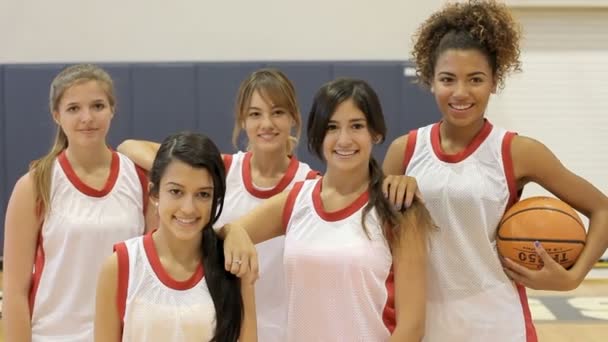 Escuela Femenina Equipo de Baloncesto — Vídeos de Stock