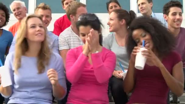 Dança do público no concerto ao ar livre — Vídeo de Stock