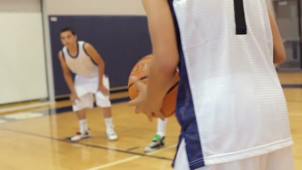 Basketbal speler schieten straf — Stockvideo