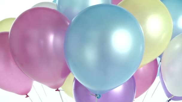 Manojo de globos de colores — Vídeo de stock