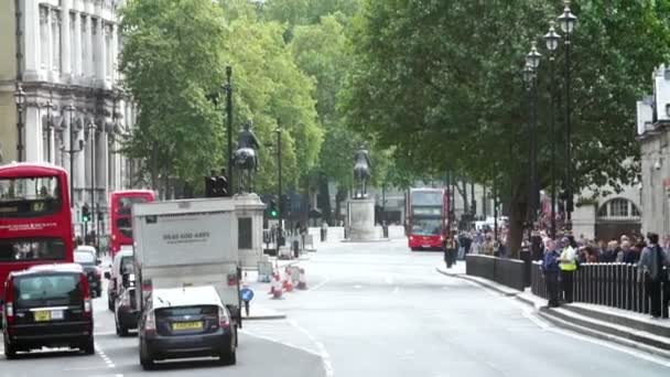 Whitehall mirando hacia Big Ben en Londres — Vídeos de Stock