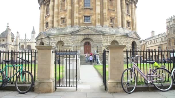 Pohled na Oxford Radcliffe Camera — Stock video