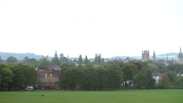 Panoramatický výhled na panorama města Oxford a střechy — Stock video