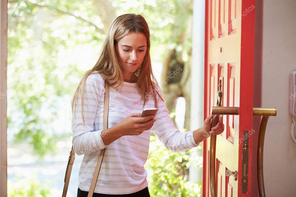 Woman Returning Home For Work — Stock Fotografie © monkeybusiness 98176160
