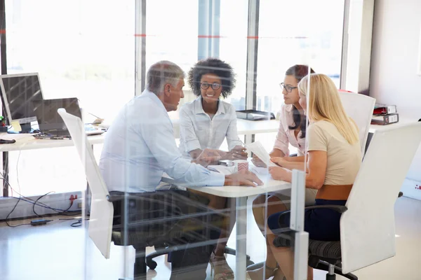 Colleagues meeting in an office — Stock Photo, Image