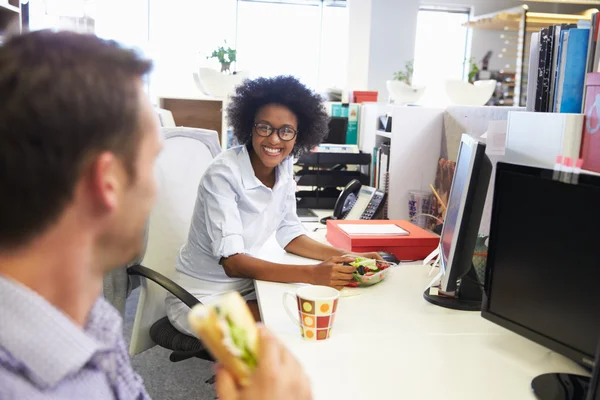 Colleagues having a lunch break — Stock Photo, Image