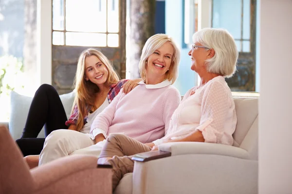 Mormor med mamma och vuxen dotter — Stockfoto