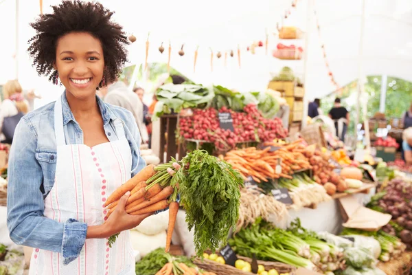 Stall Holder At Food Market — Stock Photo, Image