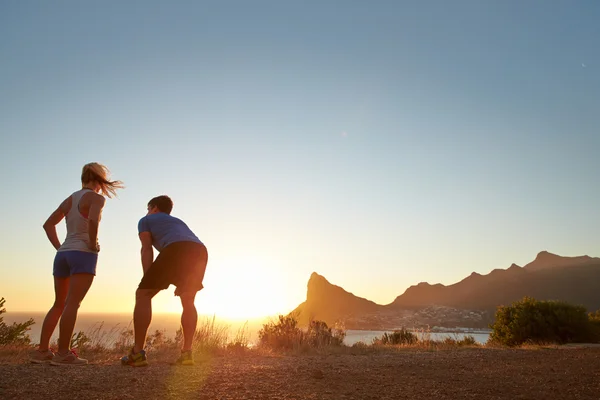 Homem e mulher depois de correr — Fotografia de Stock