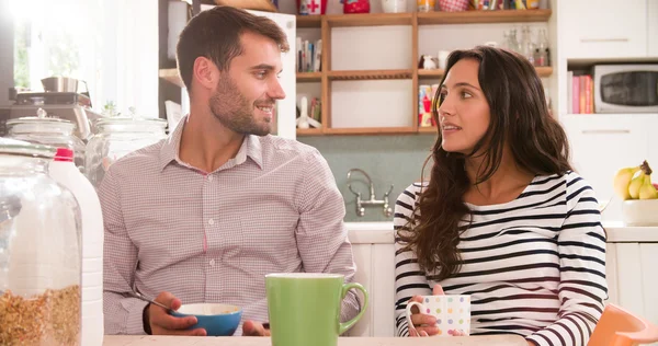 Young Couple Eating Breakfast Together — Stock Photo, Image