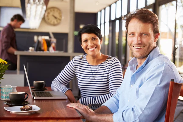 Man and woman meeting  in a restaurant — Stock Photo, Image