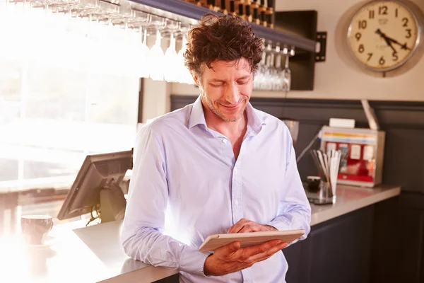 Restaurant owner using digital tablet — Stock Photo, Image