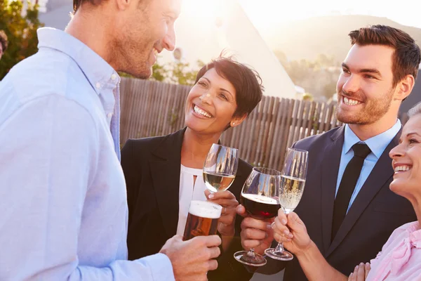 Collega's drinken na het werk — Stockfoto