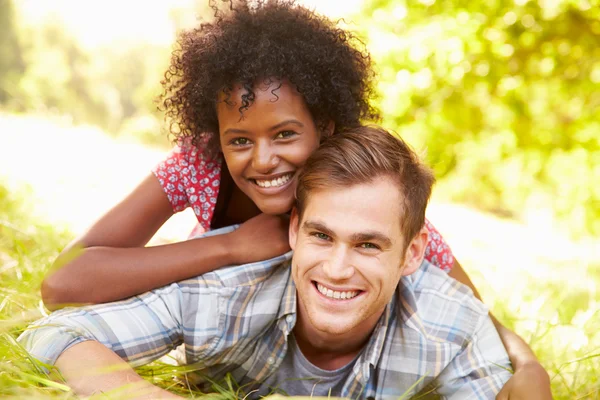 Koppel hebben plezier samen — Stockfoto