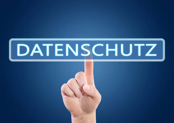 Datenschutz - palabra alemana para la protección de la privacidad de datos - pulsar el botón de mano en la interfaz con fondo azul . —  Fotos de Stock