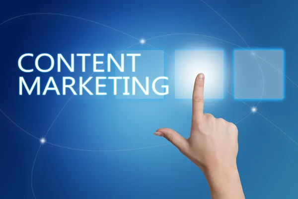 Content Marketing - premere a mano il pulsante sull'interfaccia con sfondo blu . — Foto Stock