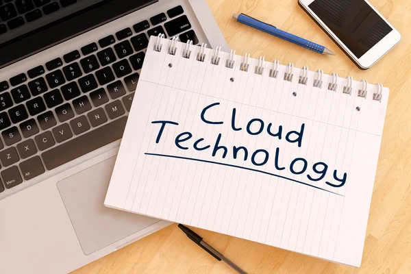 Η τεχνολογία της Cloud - χειρόγραφου κειμένου σε ένα σημειωματάριο σε ένα γραφείο render - 3d απεικόνιση. — Φωτογραφία Αρχείου