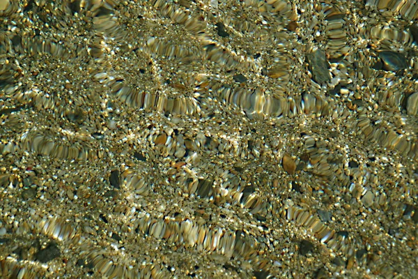 Fondali Sulla Spiaggia Piccoli Ciottoli Sabbia Bagliore Sull Acqua Trasparente — Foto Stock