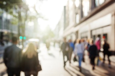 Londra 'nın Bokeh sokağındaki insanlar.