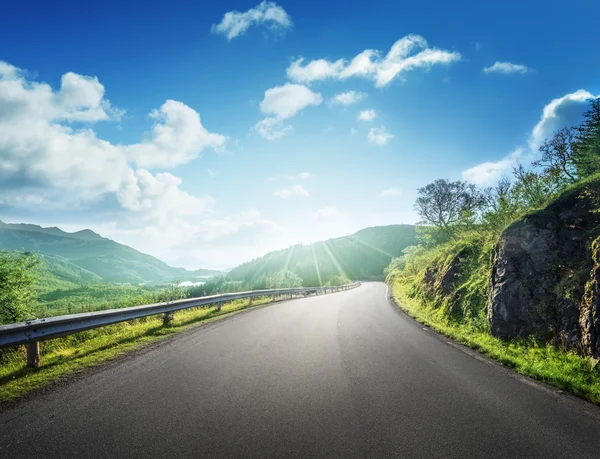 Summer road in mountain, Lofoten islands, Norway — Stock Photo, Image