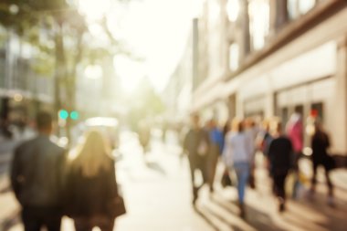 Londra 'nın Bokeh sokağındaki insanlar.