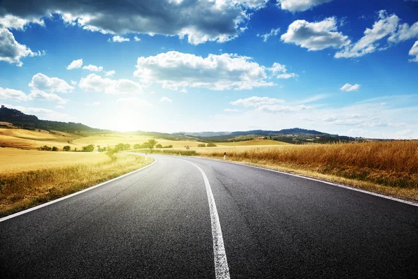 Asphaltstraße in der Toskana, Italien — Stockfoto