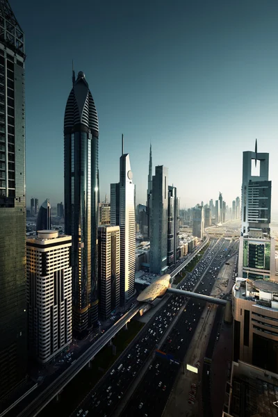 Dubai skyline à l'heure du coucher du soleil, Émirats arabes unis — Photo