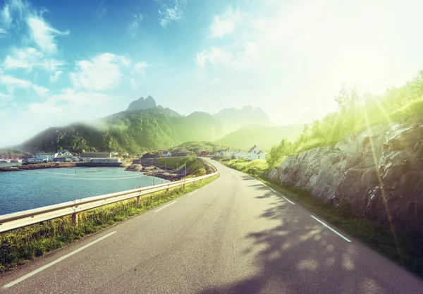 Mglisty drogi przez morza, Wyspy Lofoty, Norwegia — Zdjęcie stockowe