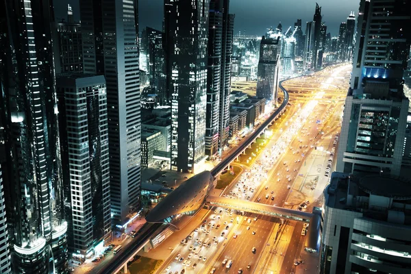 Dubai skyline en la hora de la puesta del sol, Emiratos Árabes Unidos —  Fotos de Stock