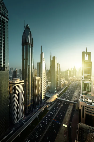 Dubai skyline em horário de pôr do sol, Emirados Árabes Unidos — Fotografia de Stock
