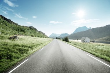 yol ve sis, Lofoten Adası, Norveç