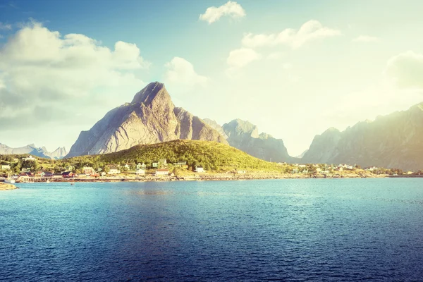 หมู่บ้านรีน เกาะโลโฟเทน นอร์เวย์ — ภาพถ่ายสต็อก
