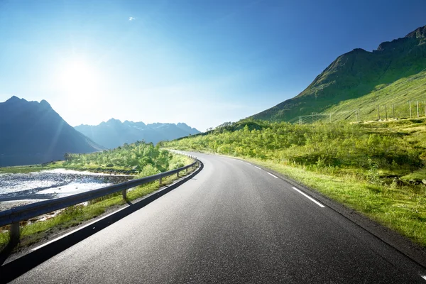 Road by the sea, Lofoten island, Norway — Stock Photo, Image