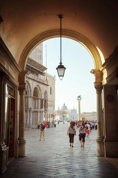 Madrugada, Plaza San Marco en Venecia, Italia — Foto de Stock