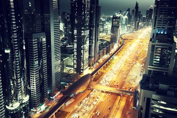 Dubai skyline em horário de pôr do sol, Emirados Árabes Unidos — Fotografia de Stock