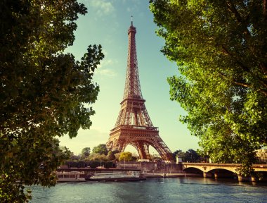 Paris 'te Eyfel Kulesi ile Seine