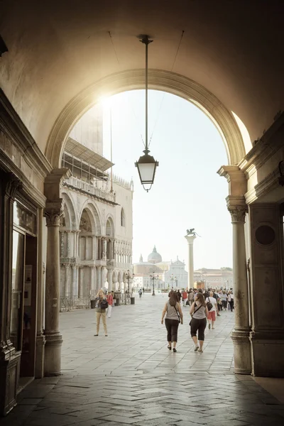 Madrugada, Plaza San Marco en Venecia, Italia — Foto de Stock