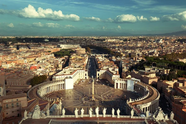 Praça de São Pedro no Vaticano, Roma, Itália — Fotografia de Stock