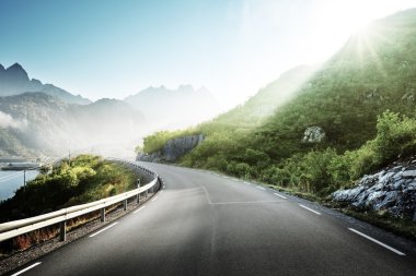 Yol ve sis, Lofoten adaları, Norveç