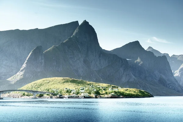 Zonsondergang in Lofoten eilanden, Noorwegen — Stockfoto