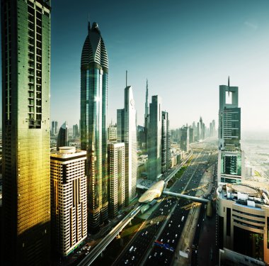 Dubai şehir silüetinin günbatımı zamanında, Birleşik Arap Emirlikleri