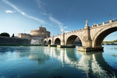 Sant Angelo Kalesi ve Bridge uygulamasında günbatımı zamanı, Roma, İtalya