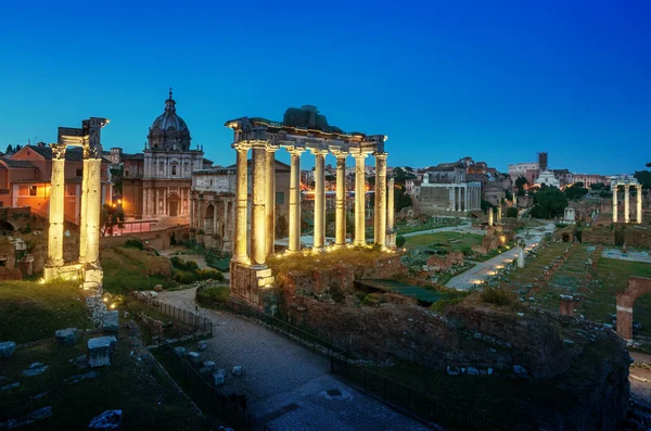 Forum romain à Rome au coucher du soleil, Italie — Photo