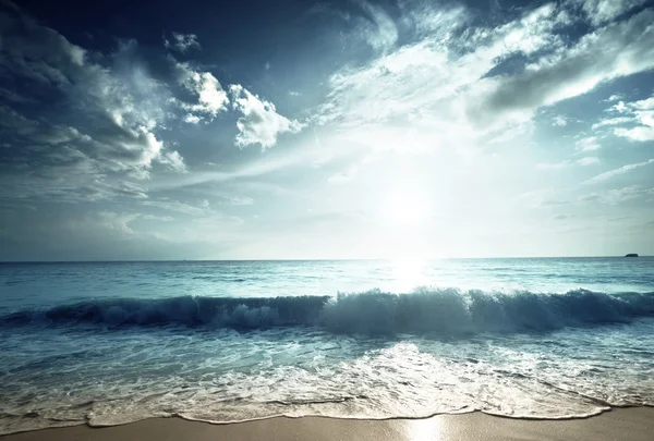 Solnedgång på Seychellerna beach — Stockfoto