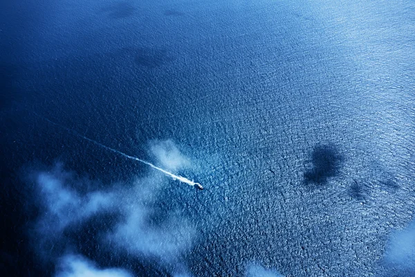 Bateau de vitesse sur la mer tropicale, Seychelles — Photo