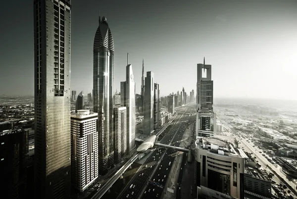 Dubai skyline em horário de pôr do sol, Emirados Árabes Unidos — Fotografia de Stock