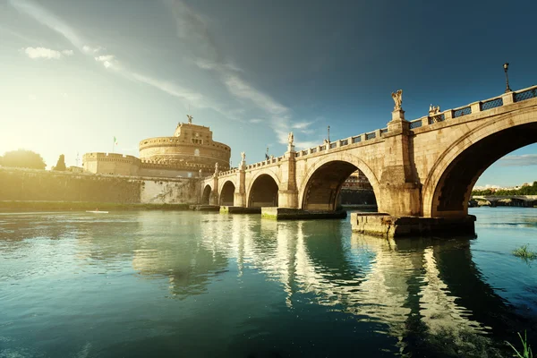 Κάστρο Sant Angelo και γέφυρα στην ώρα της Δύσης, Ρώμη, Ιταλία — Φωτογραφία Αρχείου