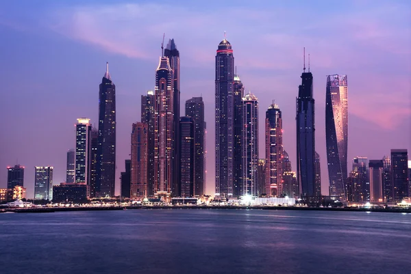 Panoráma a felhőkarcoló-ban Dubai Marina, Egyesült Arab Emírségek napnyugta időpontja, — Stock Fotó
