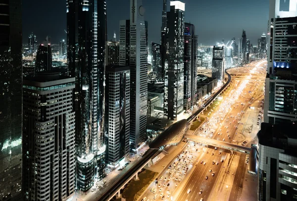 日落的时候，阿拉伯联合酋长国的迪拜天际线 — 图库照片