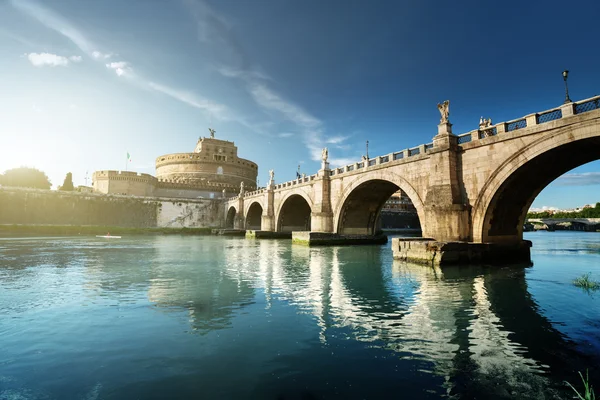 Κάστρο Sant Angelo και γέφυρα στην ώρα της Δύσης, Ρώμη, Ιταλία — Φωτογραφία Αρχείου